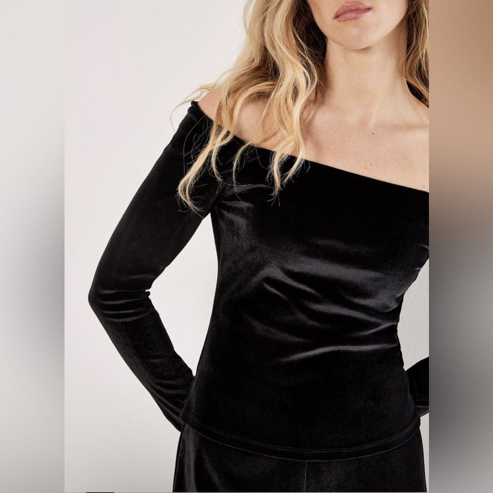 ONE LEFT ⚠️Apricot - Velvet Beauty